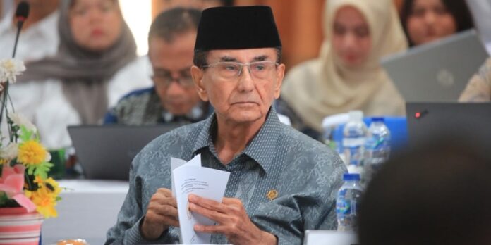 Anggota DPD RI asal Kepulauan Riau sekaligus mantan Gubernur Kepri pertama, Ismeth Abdullah.